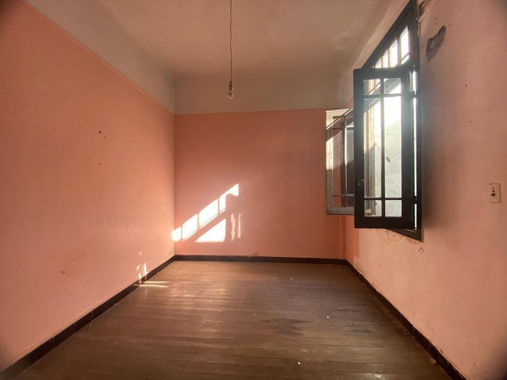 Venta en el Centro de local más dos apartamentos en padrón