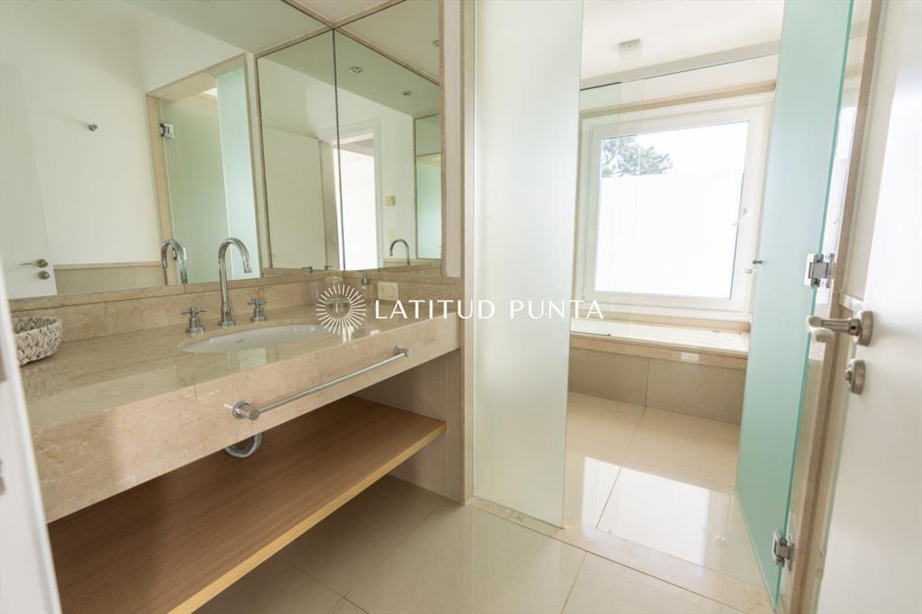 Apartamento Playa Mansa 3 ambientes