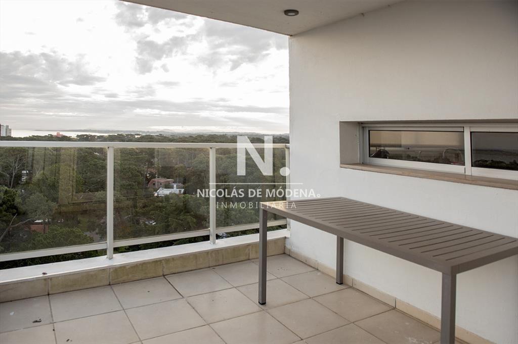 Vende apartamento de 3 dormitorios en Roosevelt