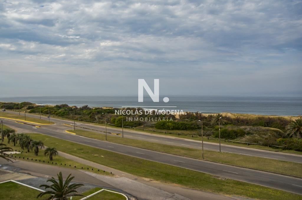 Departamento frente a Playa Brava en venta. 3
