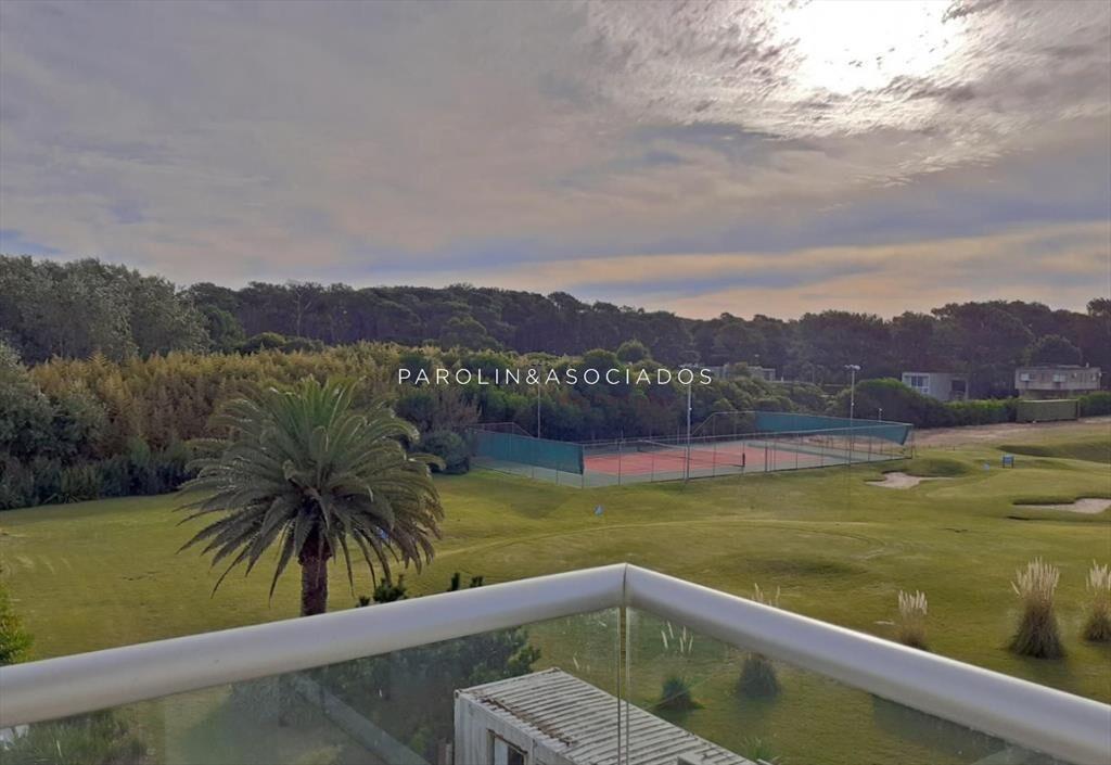 Apartamento en venta de 3 dormitorios + en Punta