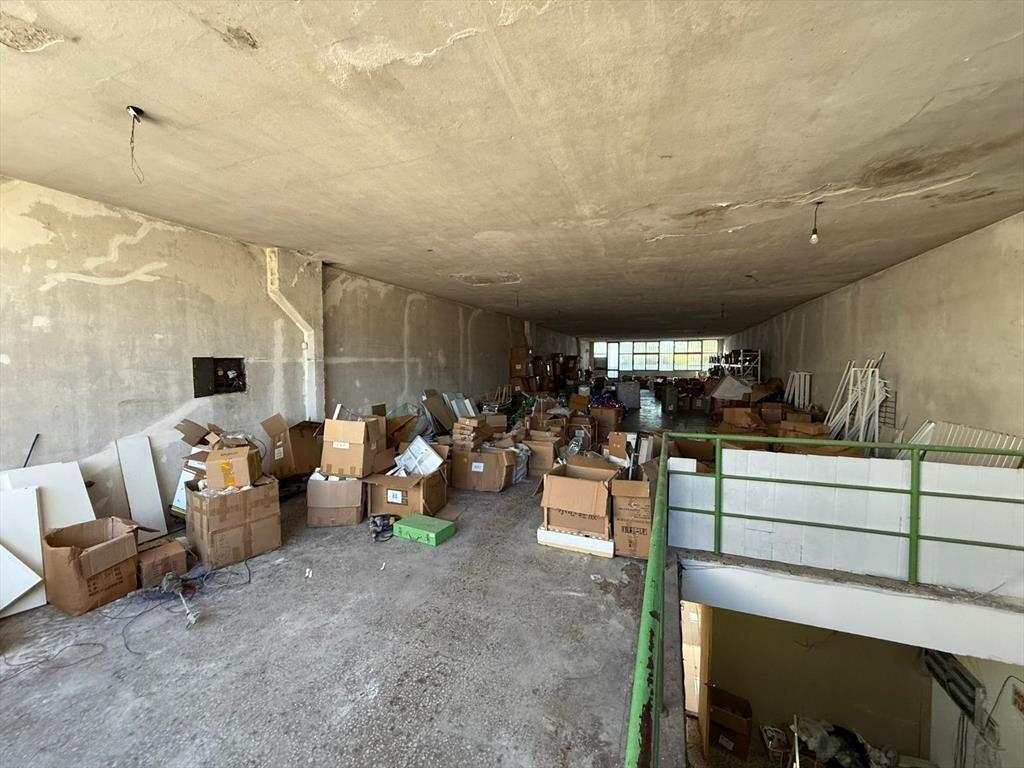 8 de octubre esq Comercio, 517 m2 salón + deposito, 10 m de