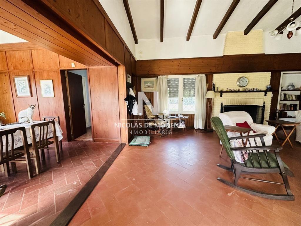Casa de gran tamaño ubicada en agradable entorno