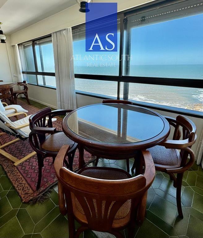 Apartamento de 4 dormitorios en península con al