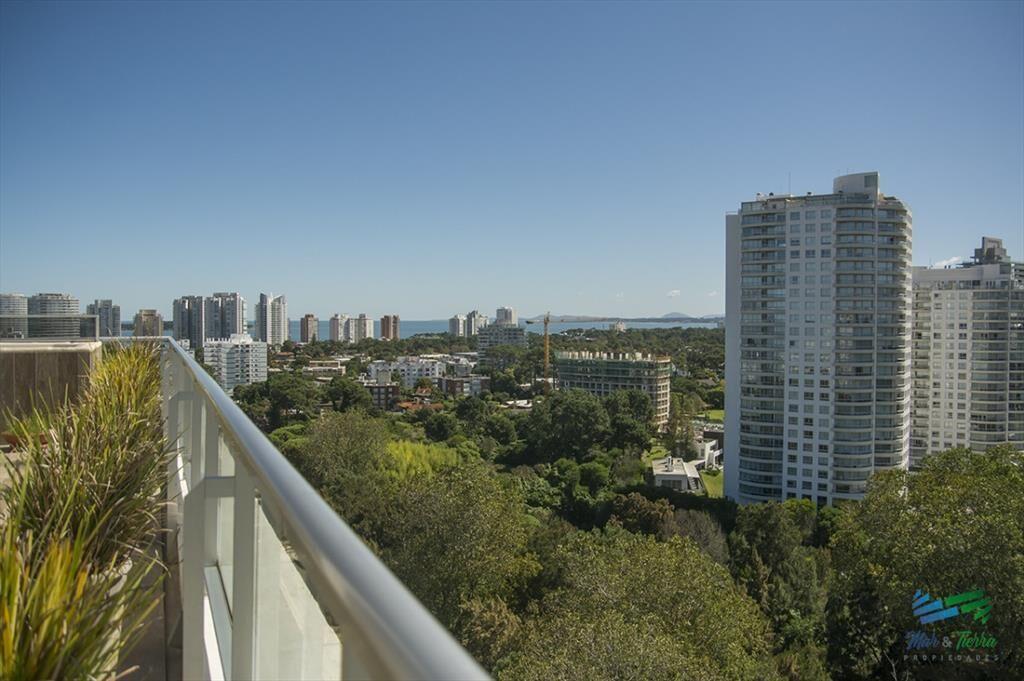 En venta Apartamento de 4 Dormitorios Penthouse en Brava Pu