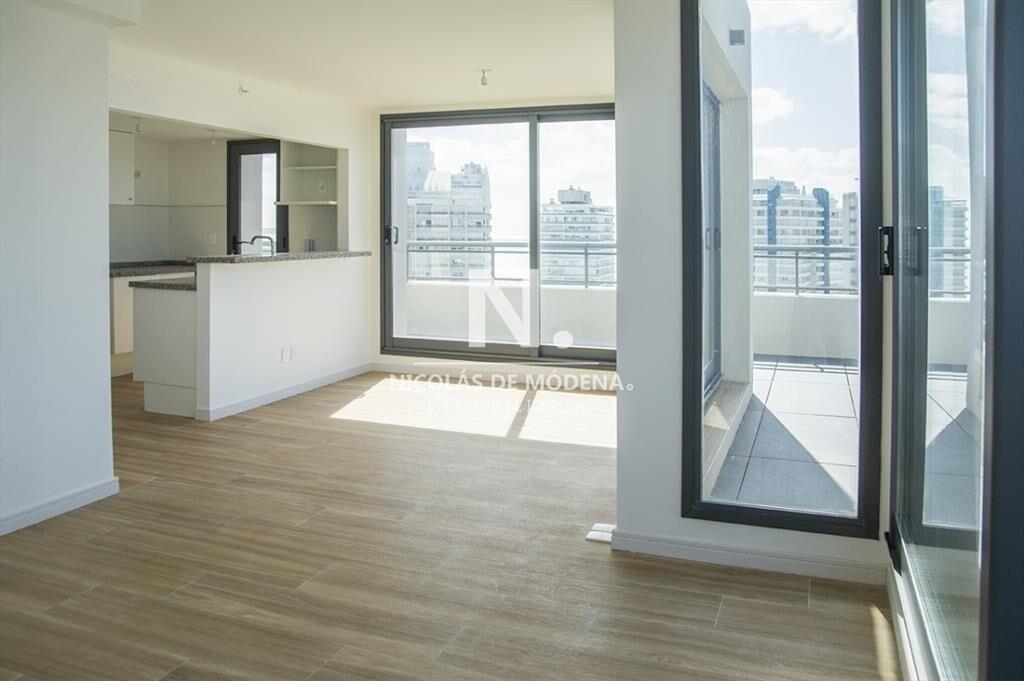 Torre moderna a pasos del mar, dpto de 2 piso
