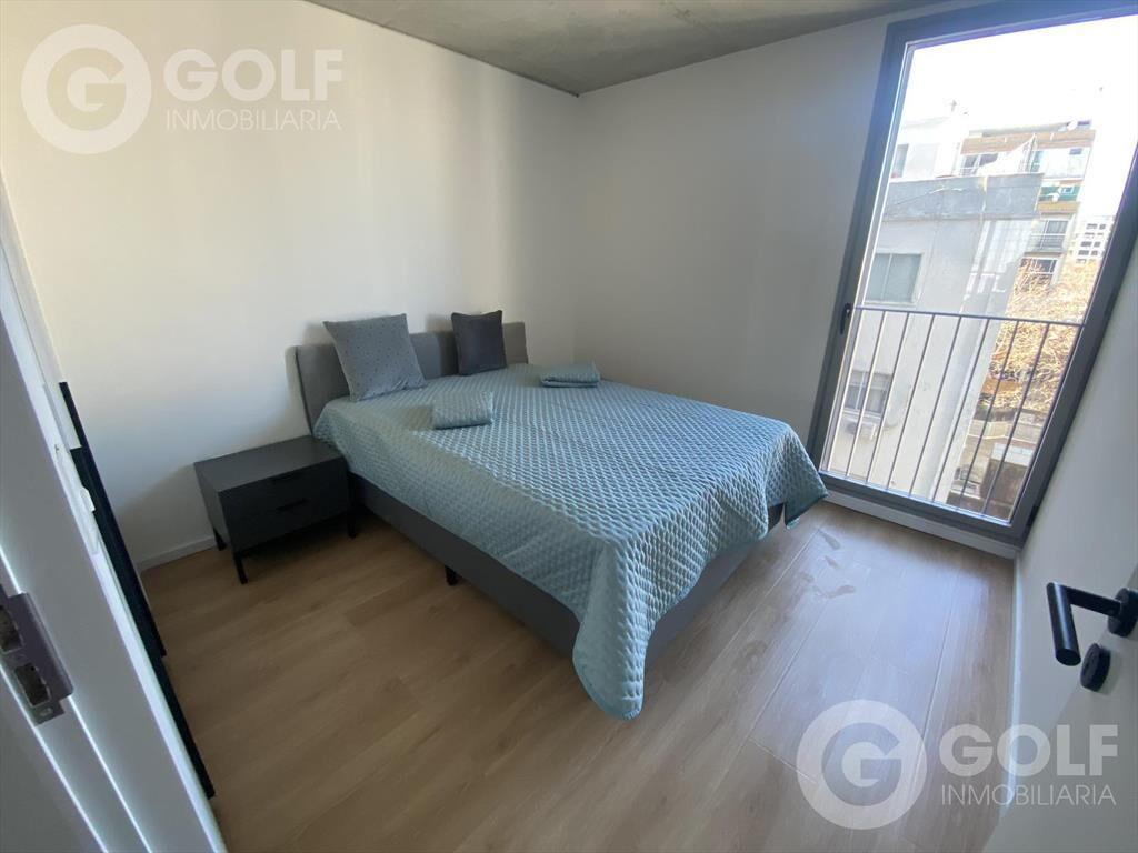 Venta de apartamento de 3 dormitorios con balcón con renta