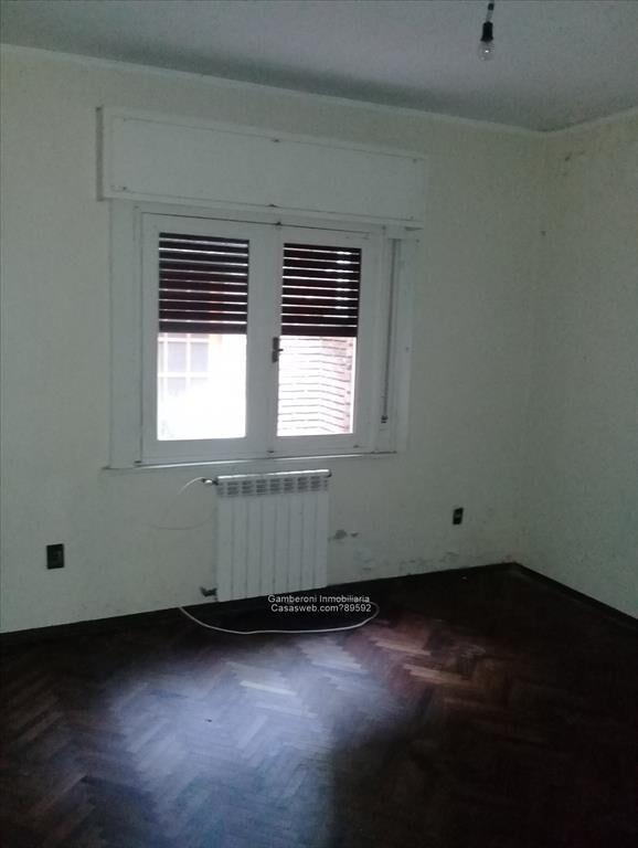 Excelente chalet en venta en Colón. Alquilado.