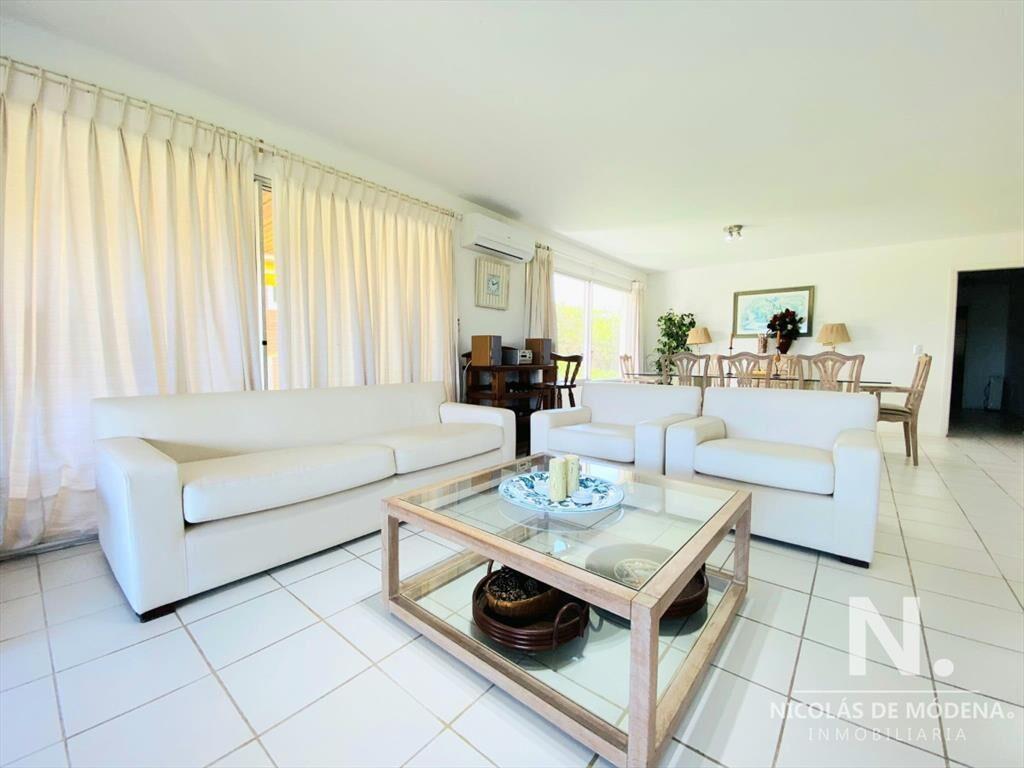 Apartamento primera linea frente al mar de tres dormitorios