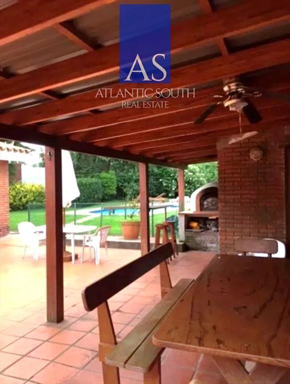 Casa 4 dormitorios con terreno jardines de zona