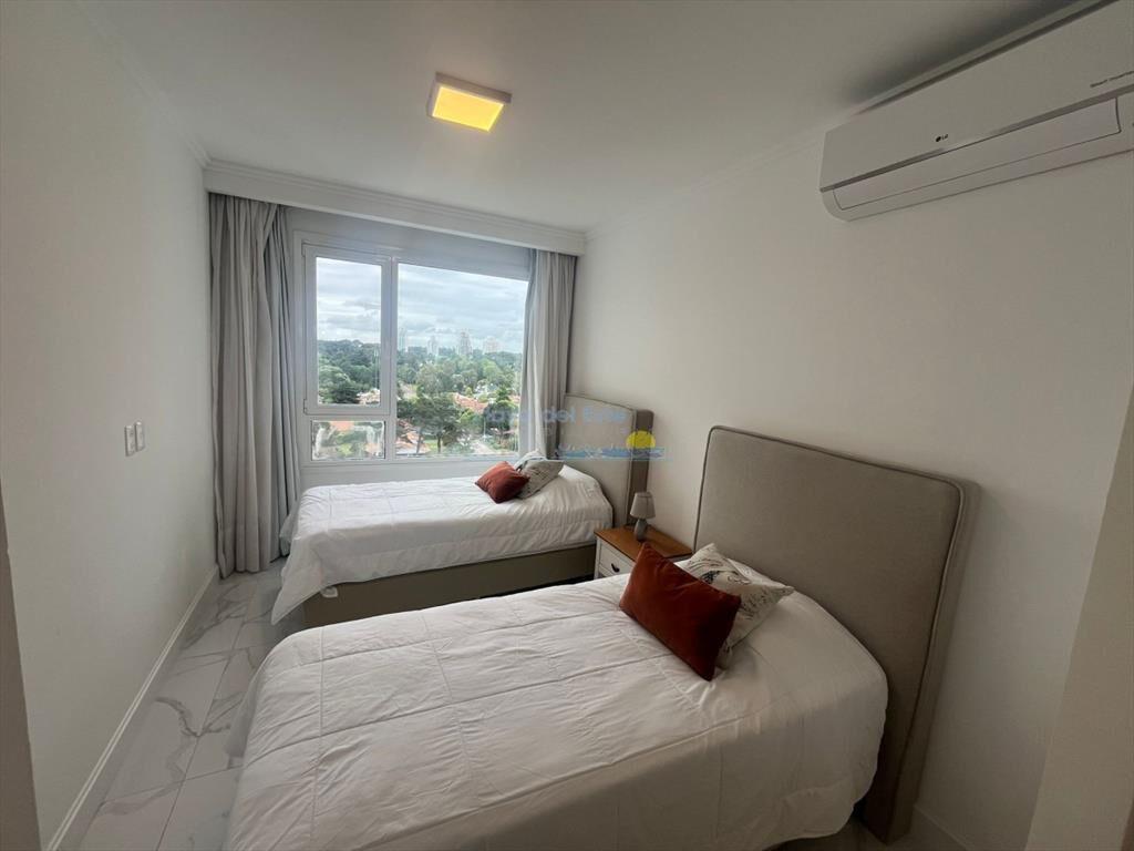 Apartamento en Venta de 3 dormitorios en Punta ,