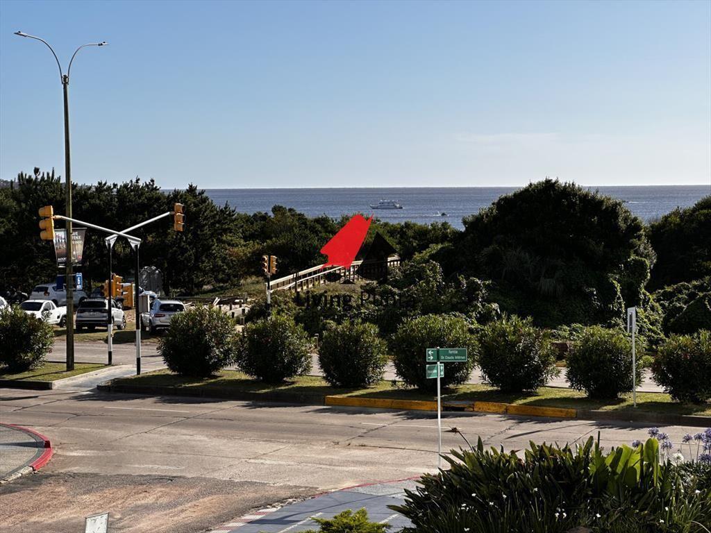 ESPECTACULAR APARTAMENTO SOBRE PLAYA MANSA