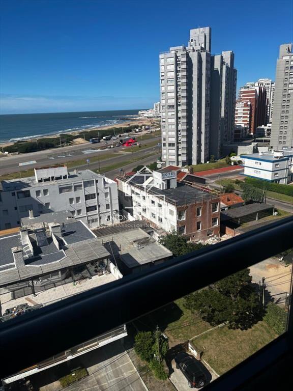 Moderno Apartamento de 2 Dormitorios en Playa del