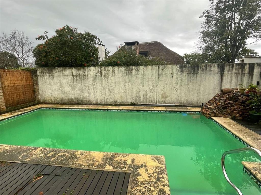 CASA EN VENTA CON RENTA ATLÁNTIDA