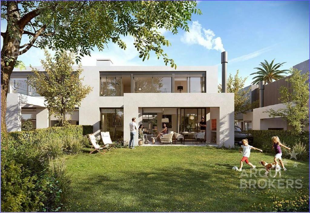 Casa de tres dormitorios en venta en Carrasco - 012B