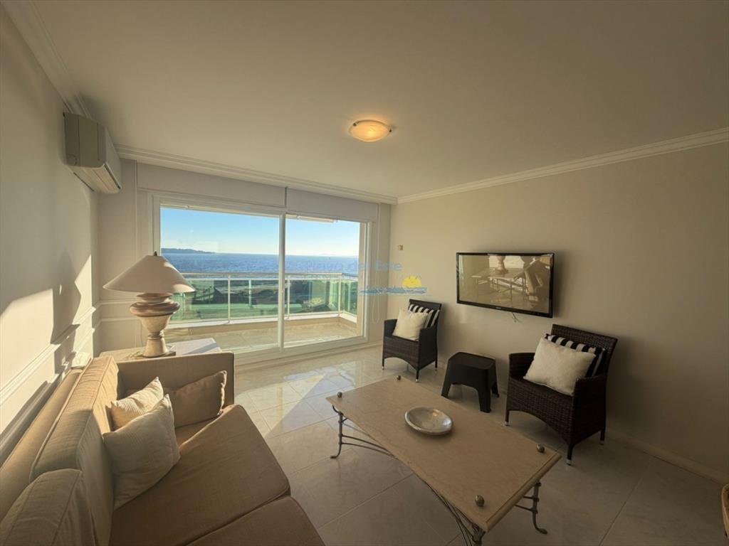 Apartamento de 3 dormitorios en Punta del este ,