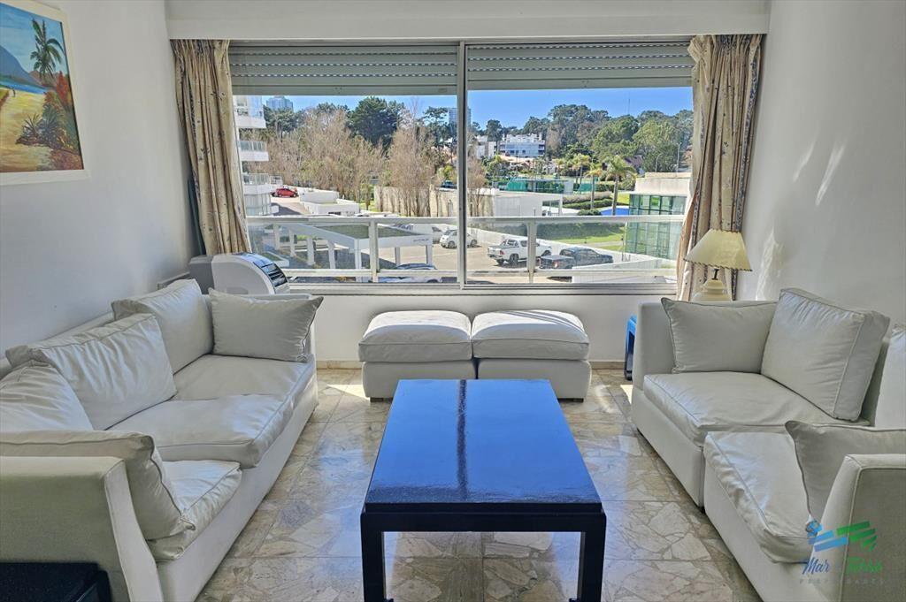 Alquilo apartamento 2,5 dormitorios en playa mansa, complej