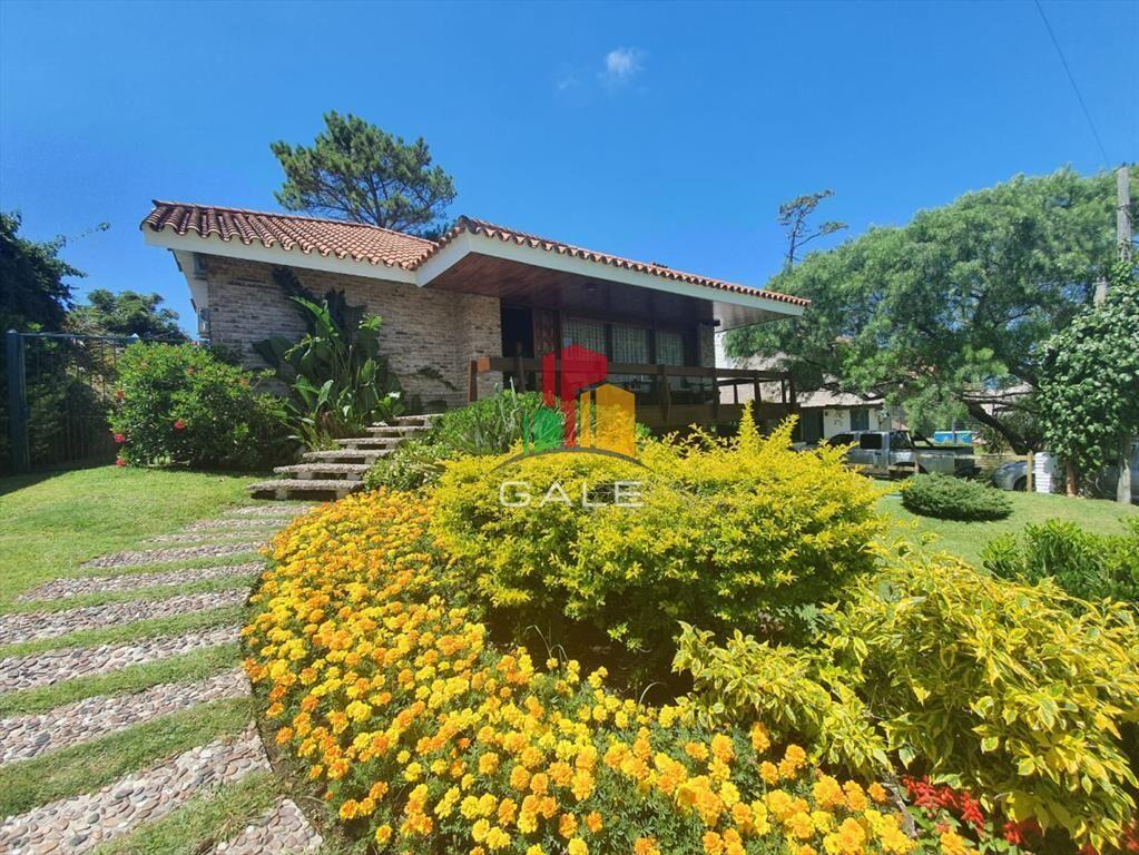 Hermosa casa en venta a pocos metros del mar.