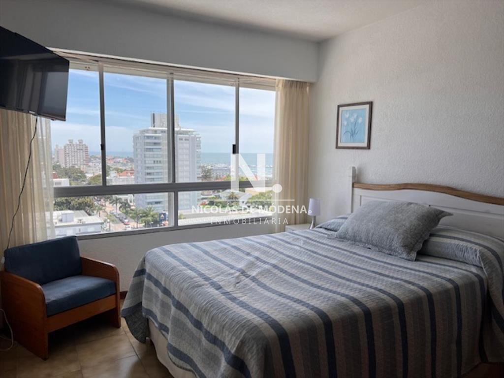 Apartamento en Peninsula a 1 cuadra playa mansa y