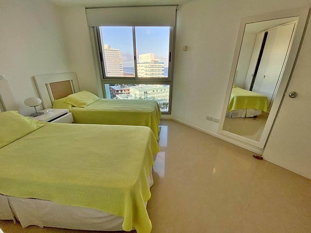 VENTA DE DEPARTAMENTO DE 3 DORMITORIOS EN EDIFICIO SOL Y LU