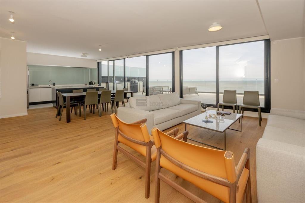 Venta penthouse dos dormitorios tres baños Malvin Frente Ra