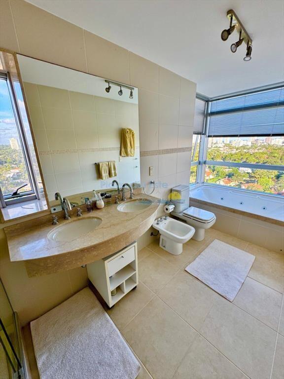 Apartamento en Venta de 3 domritorios en Punta ,