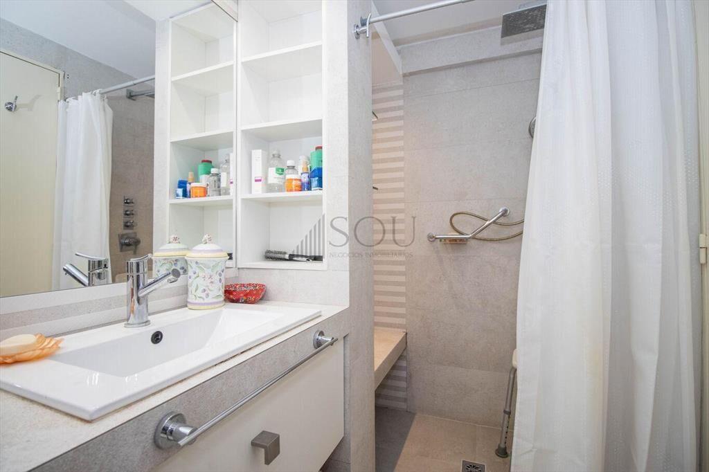 Venta de apartamento en Punta Carretas 3 dormitorios servic