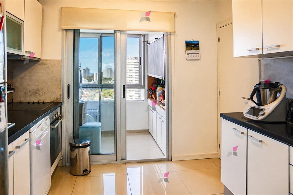 Departamento de 3 dormitorios en venta a pasos del mar. Gal