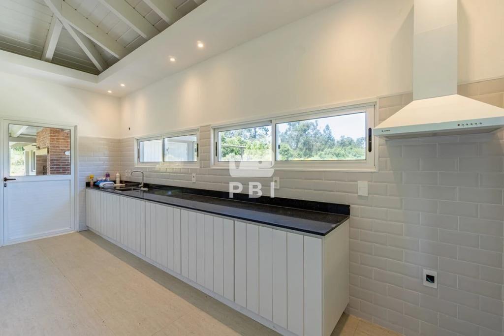 Casa 4 DORMITORIOS en Camino Lussich, Punta - Ref