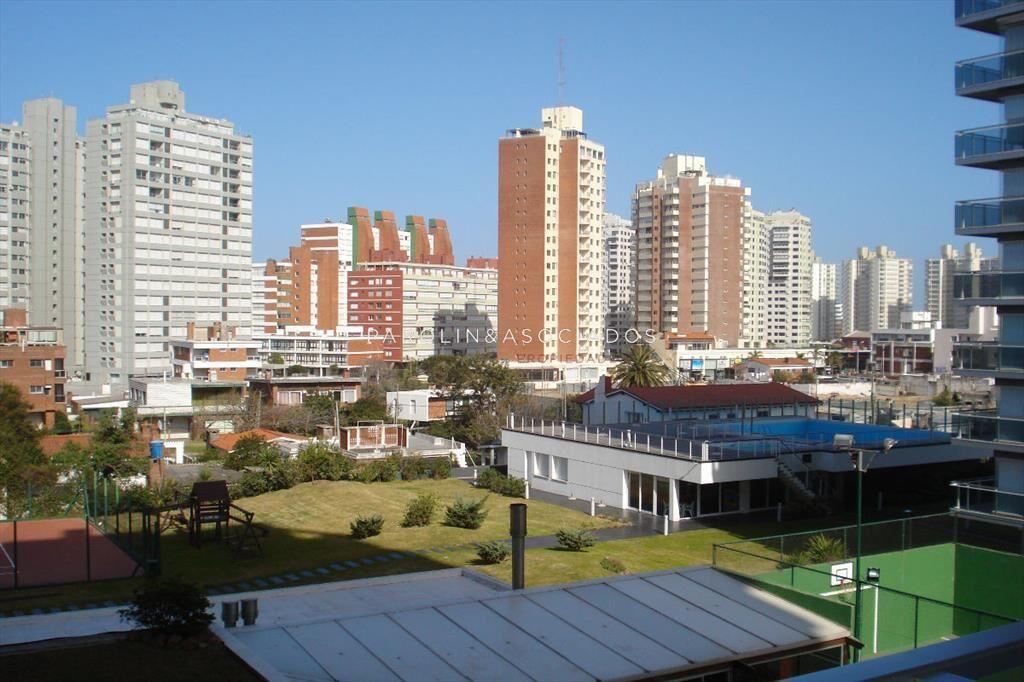 Apartamento en venta a pasos del mar en Punta del Este.