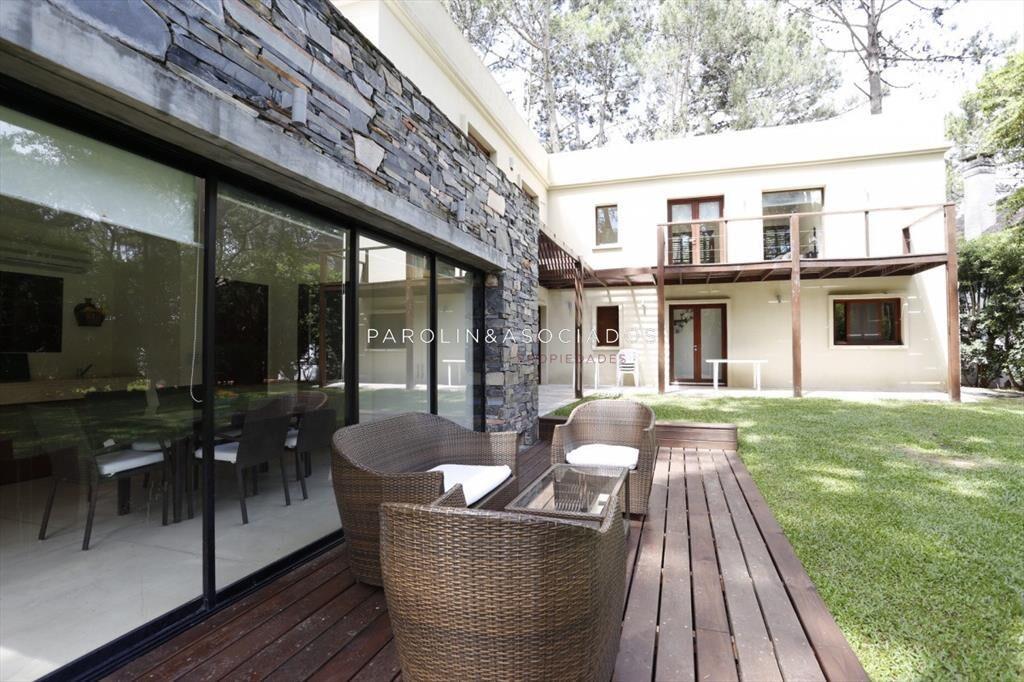 Casa en venta dentro del complejo Solanas.