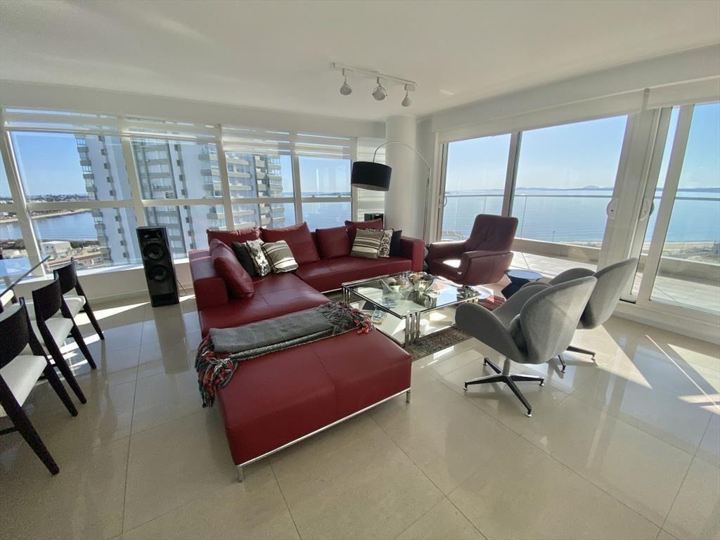 VENTA APARTAMENTO 3 DORMITORIOS + DEPENDENCIA