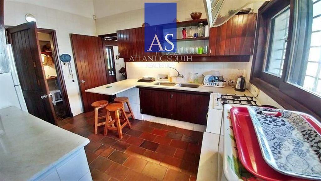 Casa 4 dormitorios en venta en Playa Mansa!!