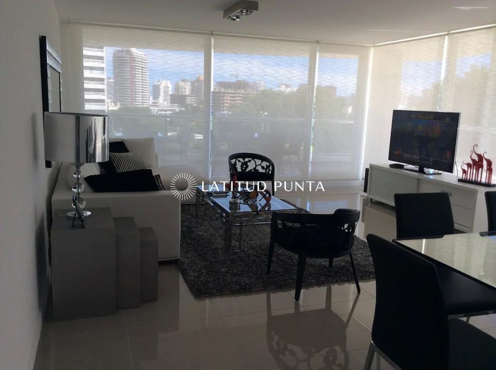 Apartamento en One, 3 dormitorios más dependencia
