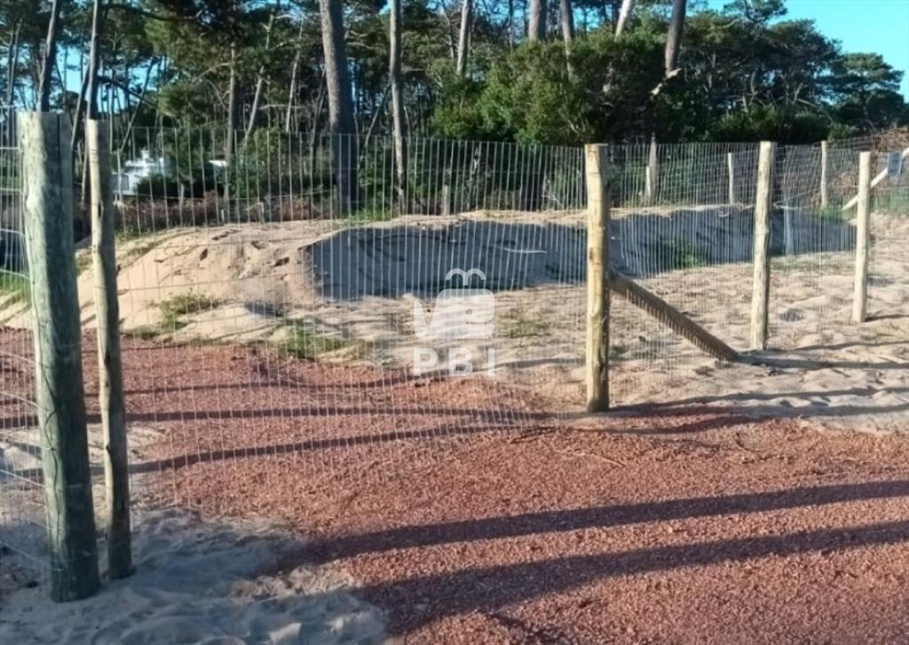 Venta de terreno, excelente ubicación, Punta - :