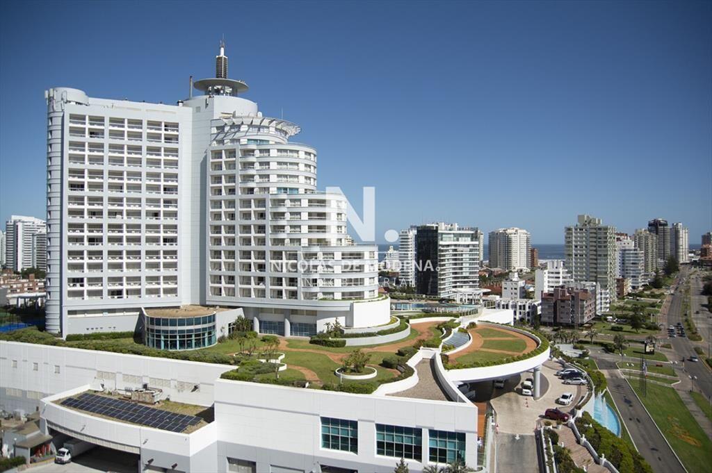 Departamento de 3 dorm + dep en venta en Torre