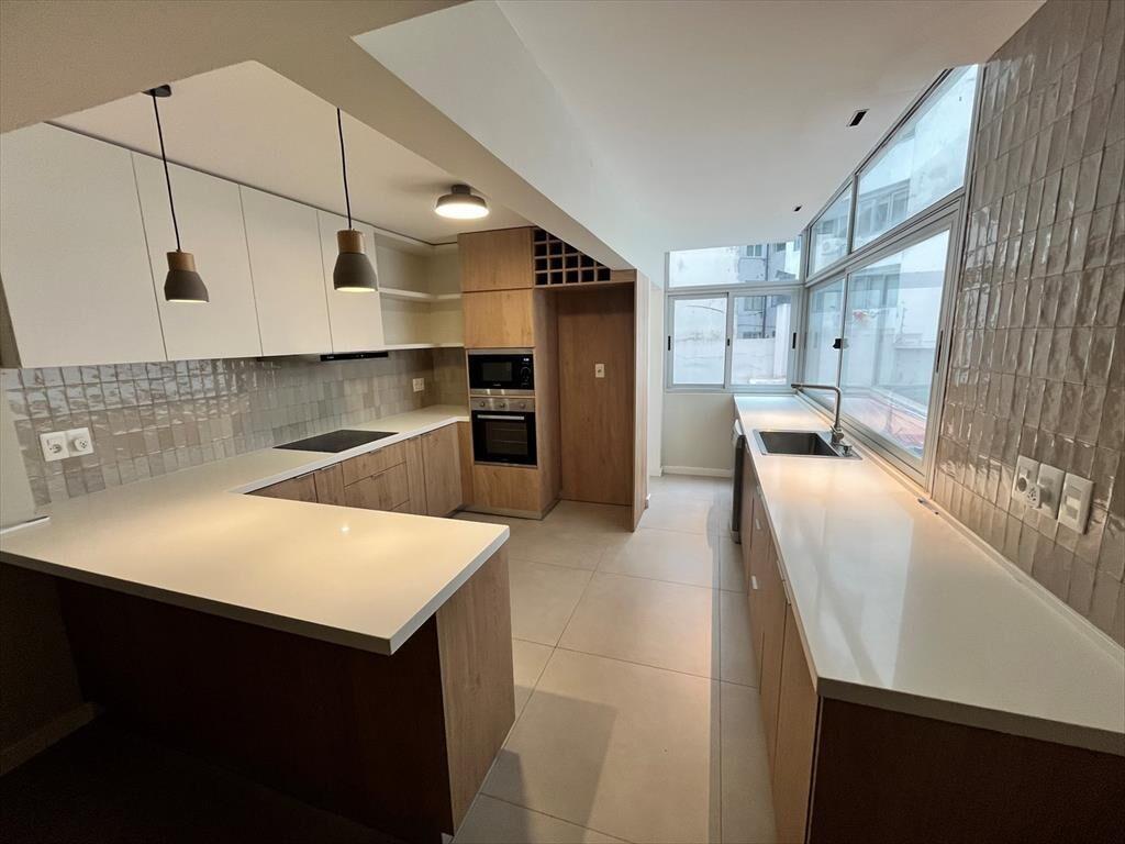 Venta con renta apartamento 3 dormitorios y garaje Golf
