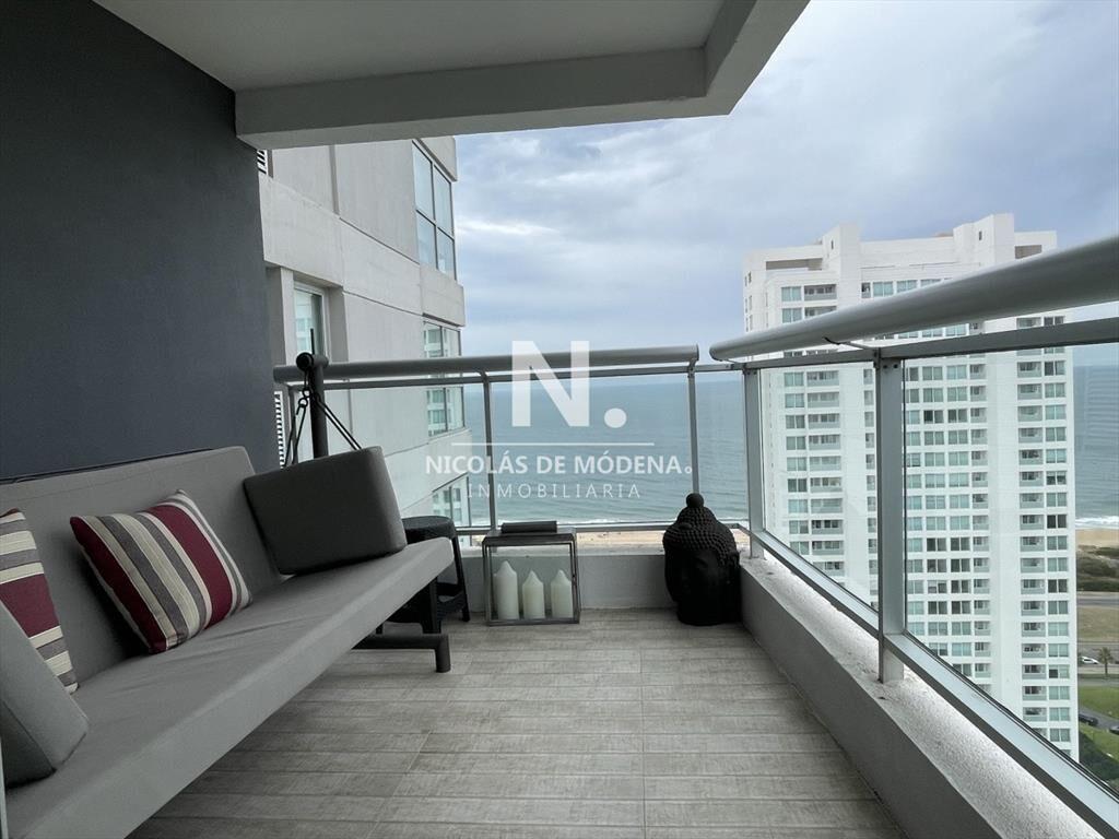 Vende apartamento de 2 dormitorios con vista al