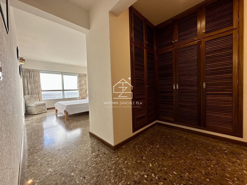 Apartamento en alquiler de 3 dormitorios frente al mar  en