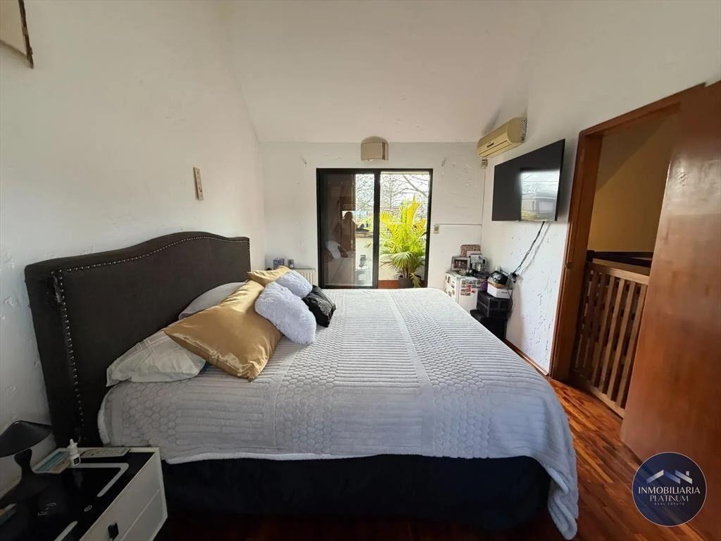 Casa en venta 4 dormitorios c/cochera, Carrasco