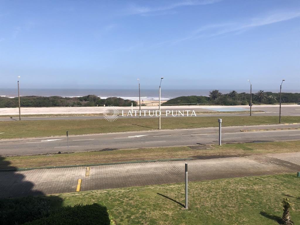 Apartamento frente al Océano, 3 dormitorios más