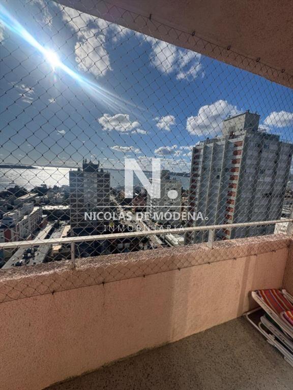 Vende apartamento de 1 dormitorio y medio en del