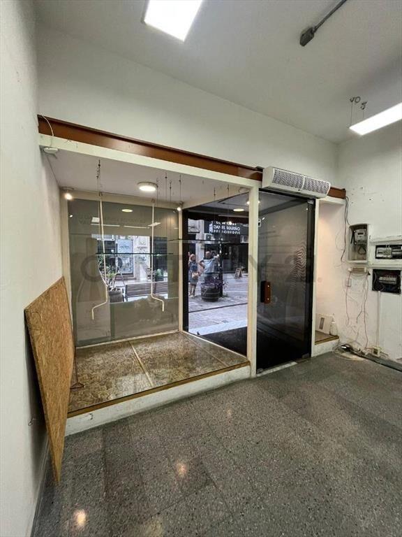 Alquiler Local comercial Ciudad Vieja, 90 m2 con depósito...