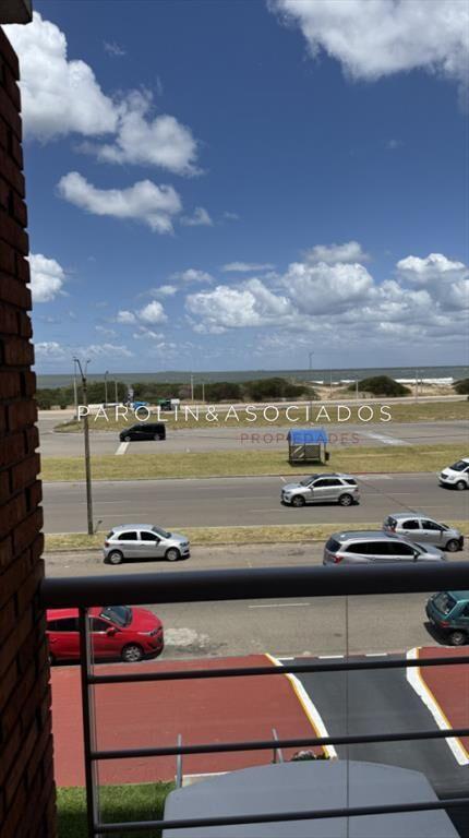 Apartamento de 2 dormitorios y medio en venta en