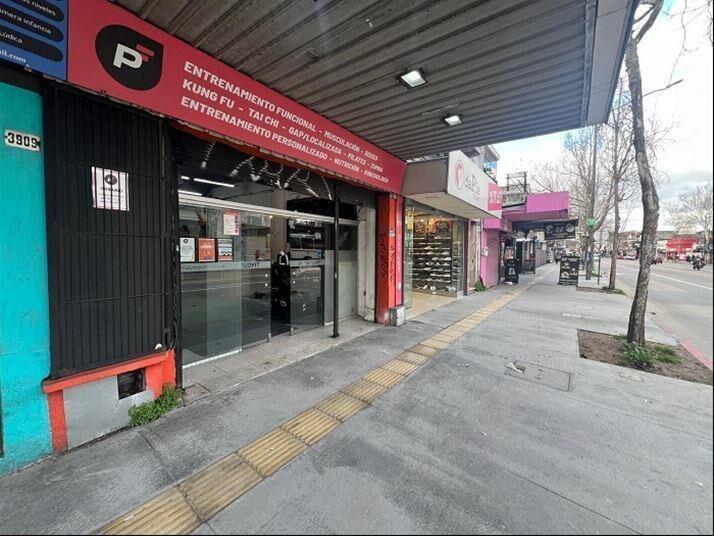 Venta local + casa de altos, total 446m2.Sobre 8 de octubre
