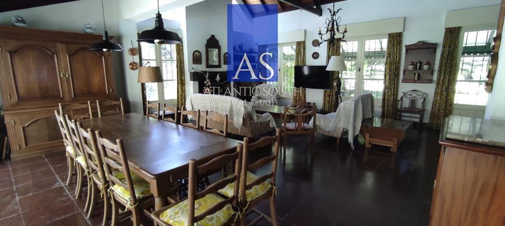 Casa 4 dormitorios en Playa Mansa Punta del Este