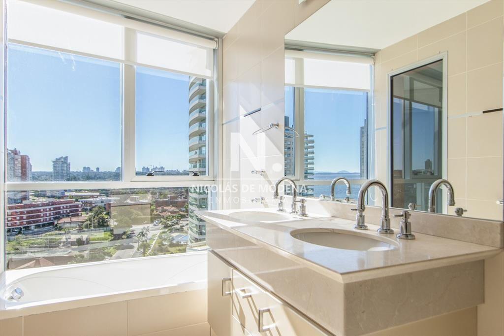 En venta departamento con balcon y 3 dormitorios