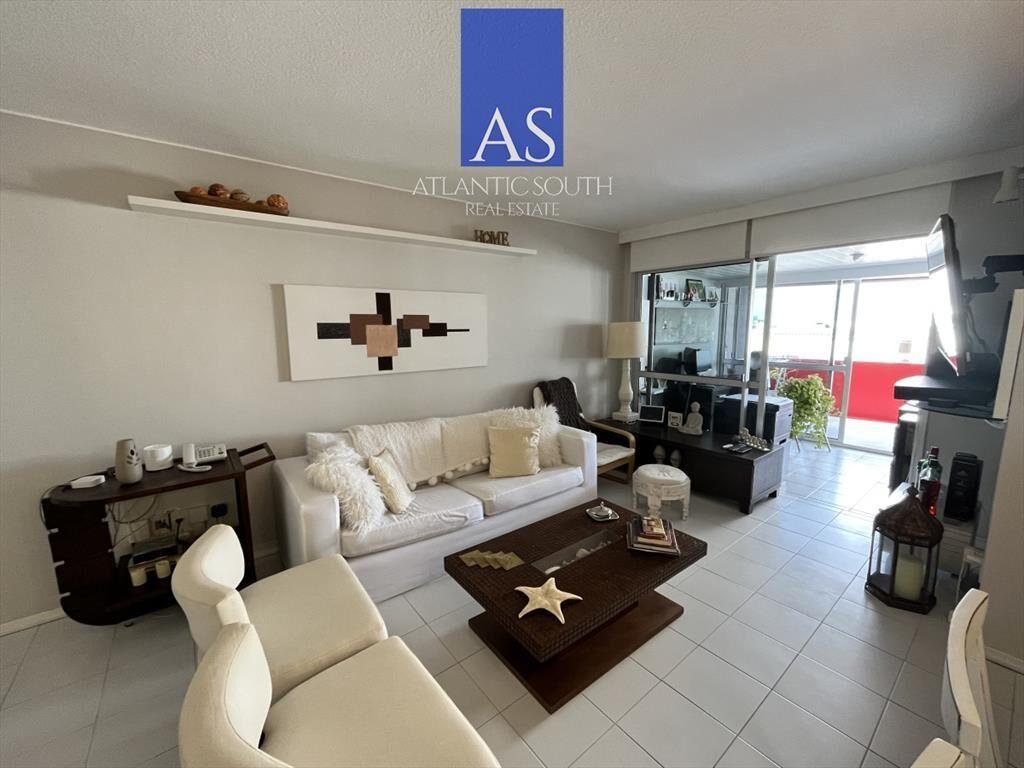 Apartamento 2 dormitorios reciclado piso alto con