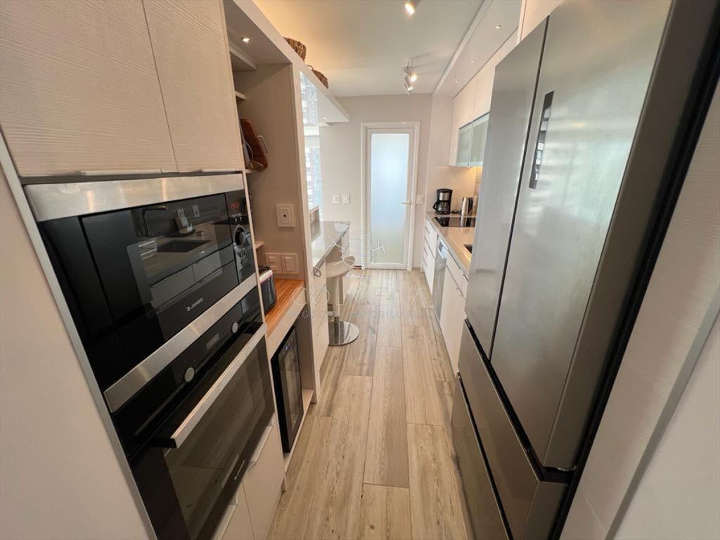 Apartamento con excelente vista a playa mansa y -