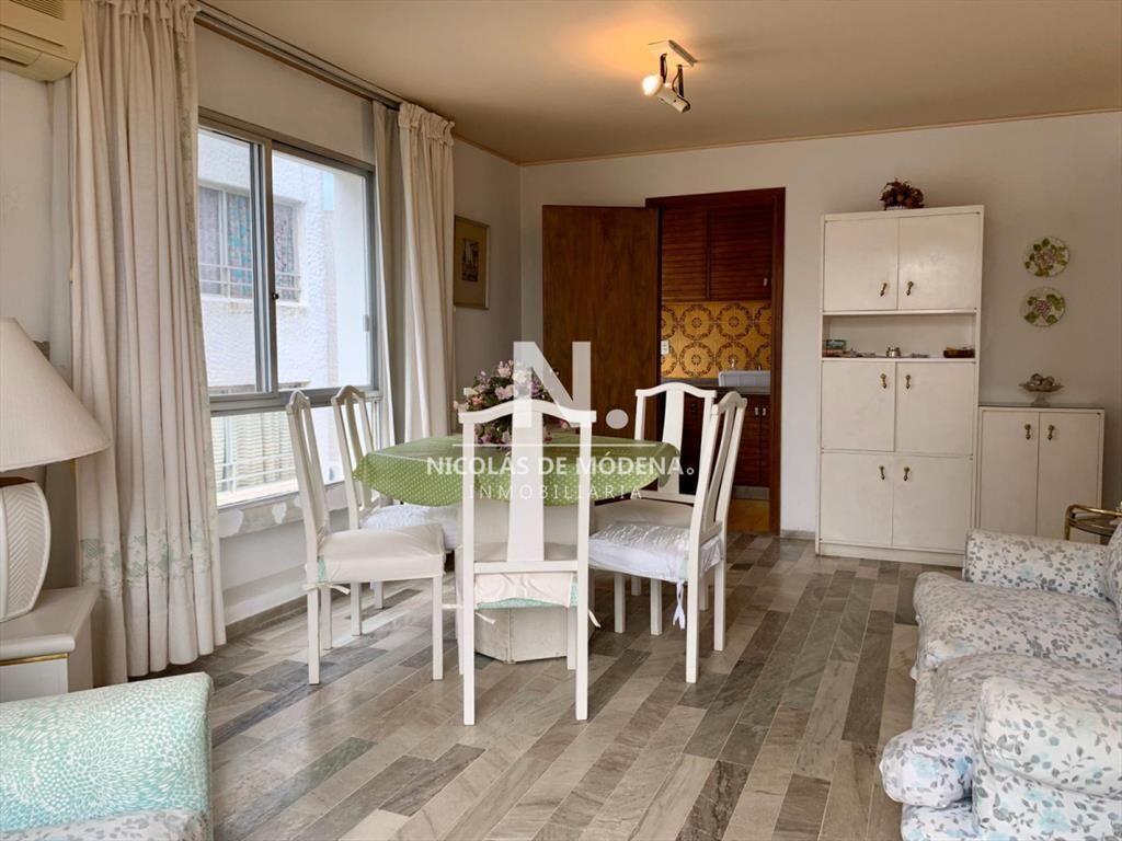 Apartamento de tres dormitorios En Venta. Península, a met